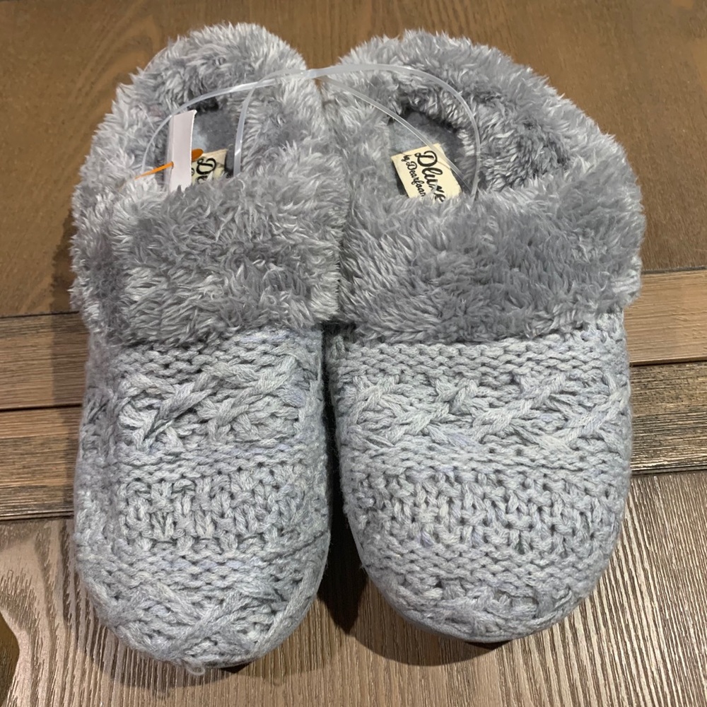 Slippers - Picture 1 of 5